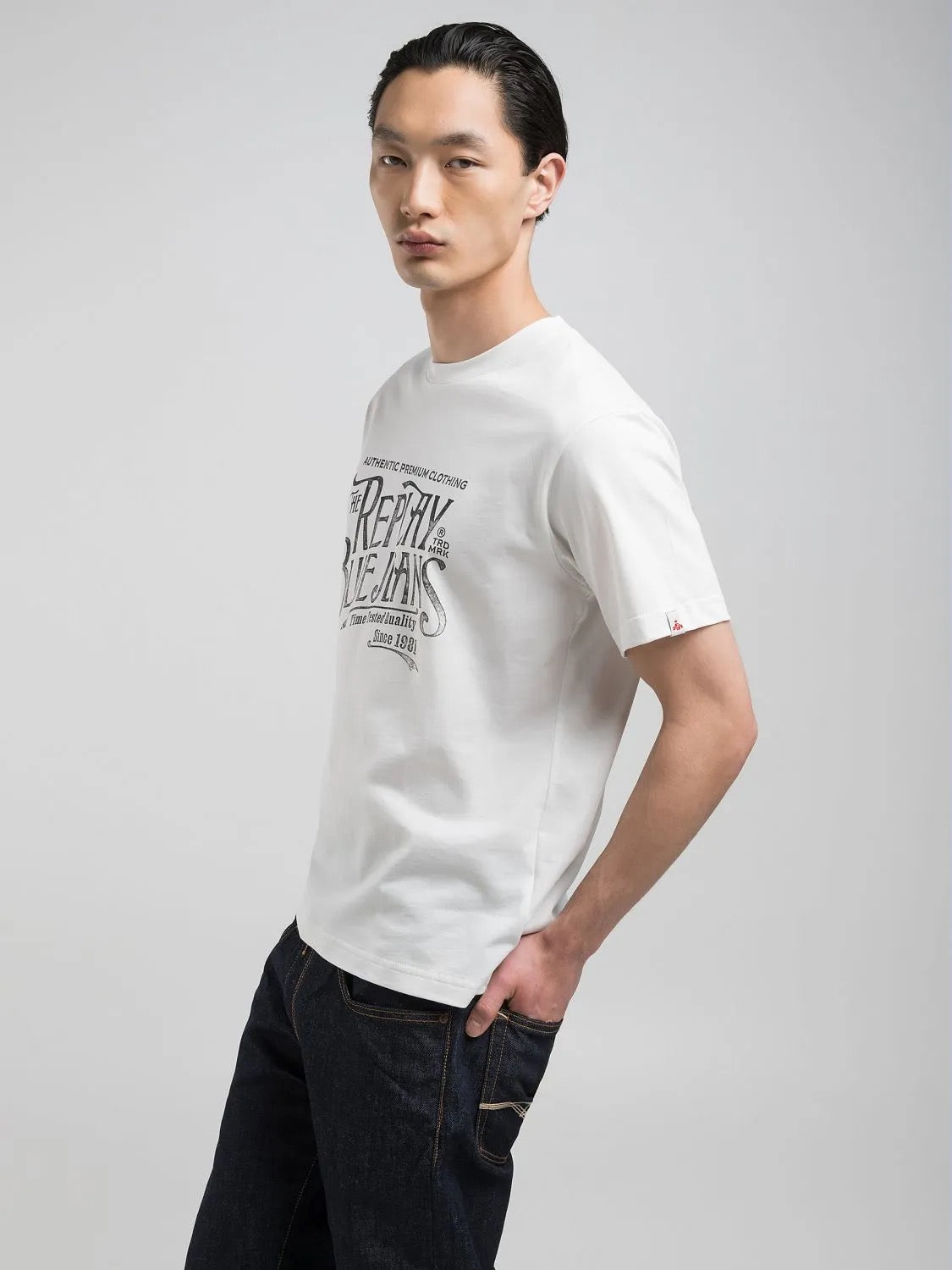 WHITE REGULAR FIT T-SHIRT WITH ARCHIVAL PRINT