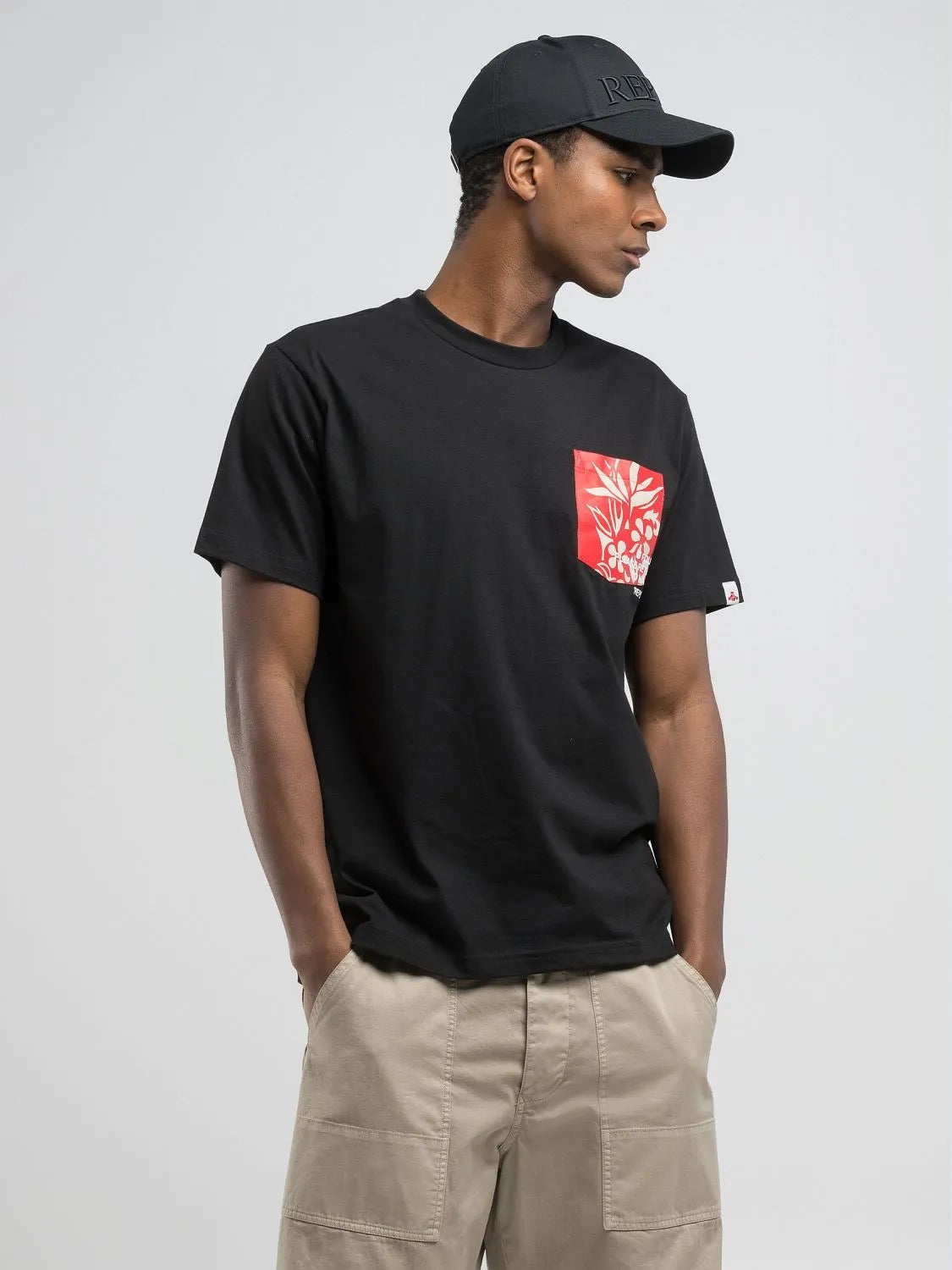 BLACK T-SHIRT WITH PRINTED BREAST POCKET