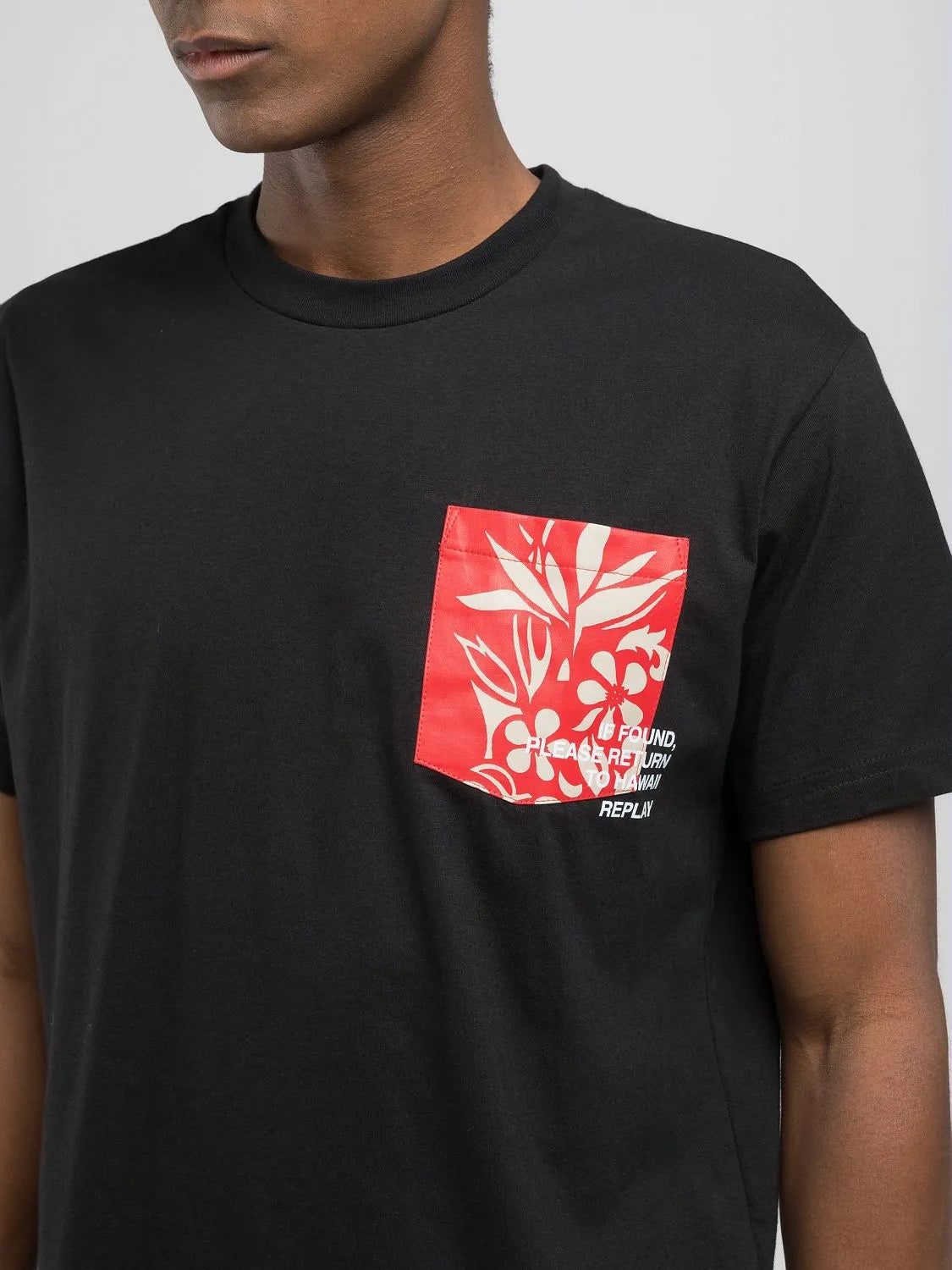 BLACK T-SHIRT WITH PRINTED BREAST POCKET