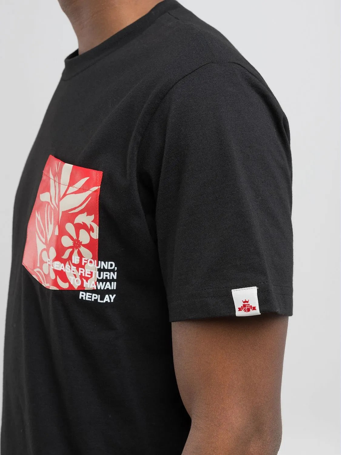BLACK T-SHIRT WITH PRINTED BREAST POCKET