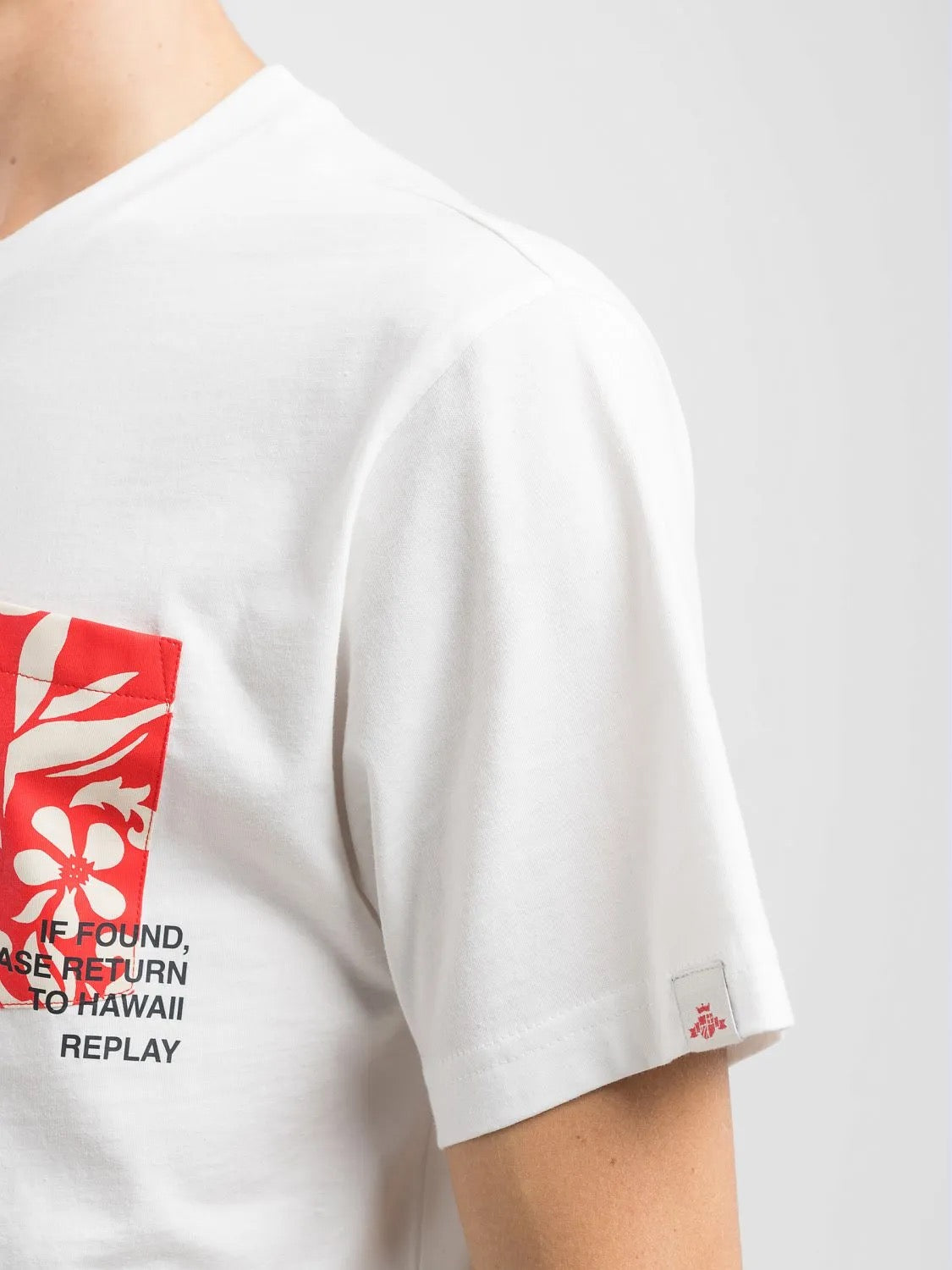 WHITE T-SHIRT WITH PRINTED BREAST POCKET