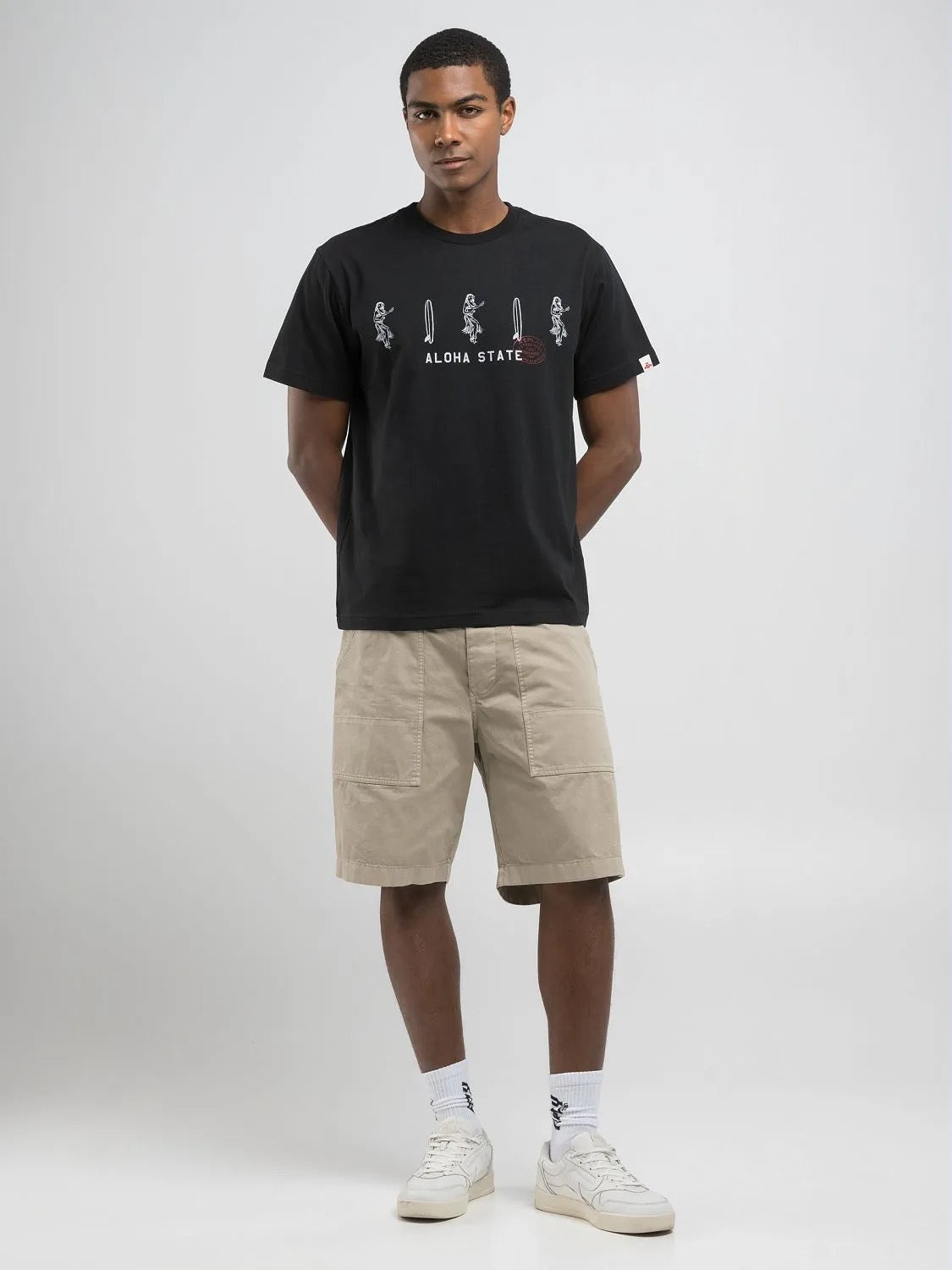 BLACK T-SHIRT WITH ALOHA STATE PRINT