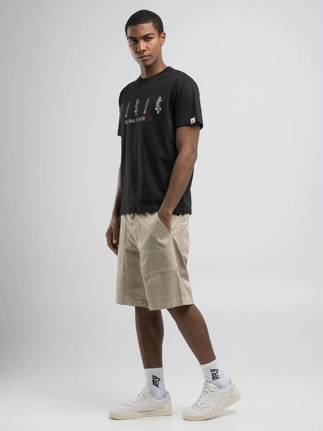 BLACK T-SHIRT WITH ALOHA STATE PRINT