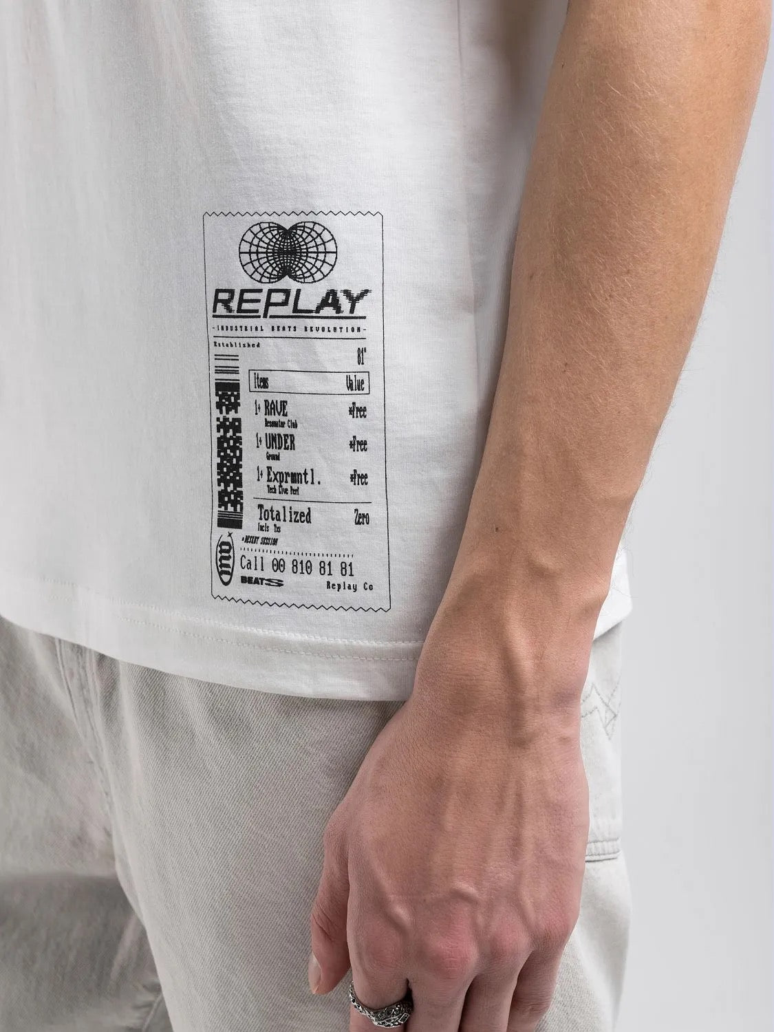 WHITE CREW-NECK T-SHIRT WITH RECEIPT PRINT