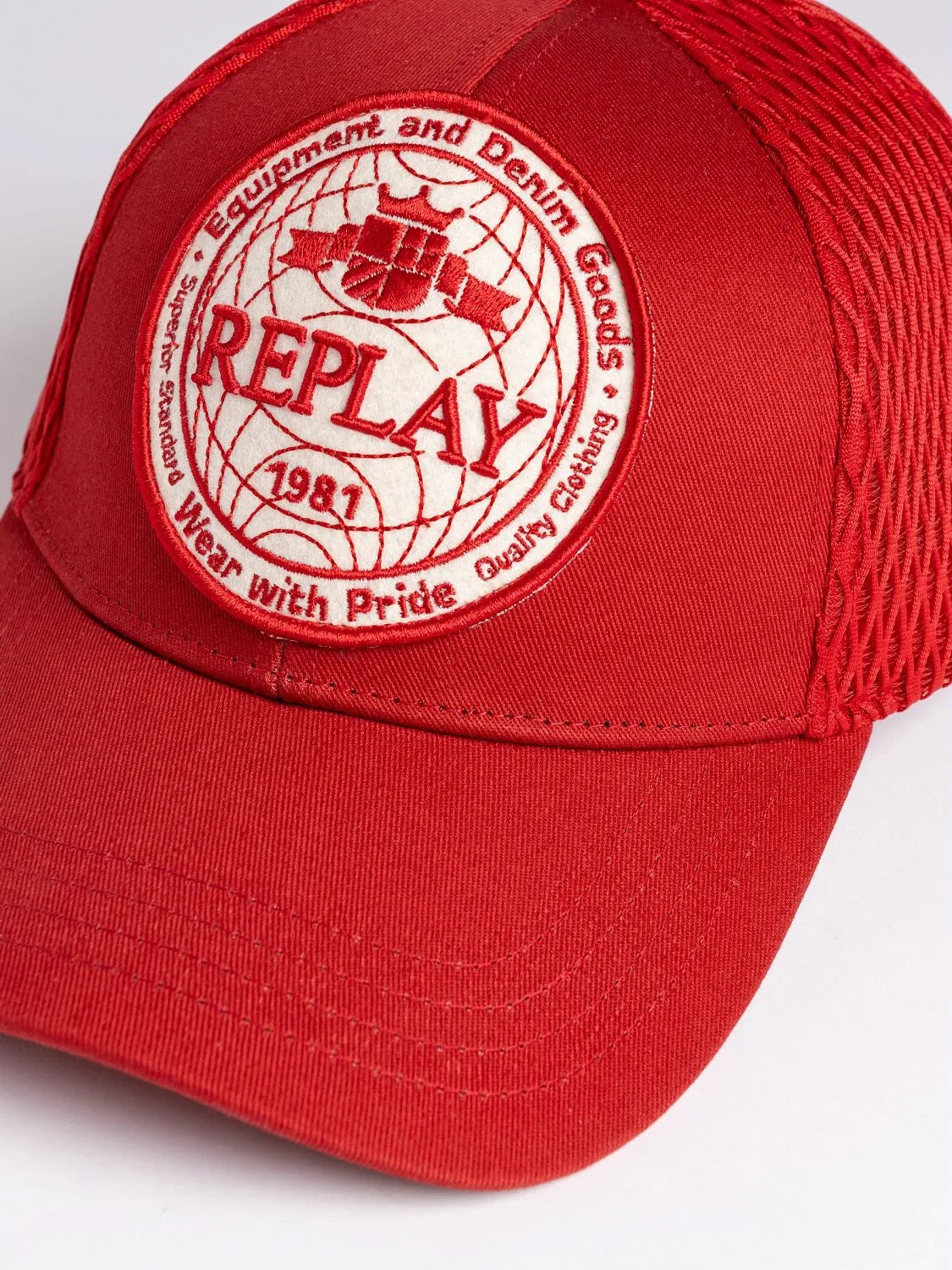 RED CAP WITH MAXI PATCH