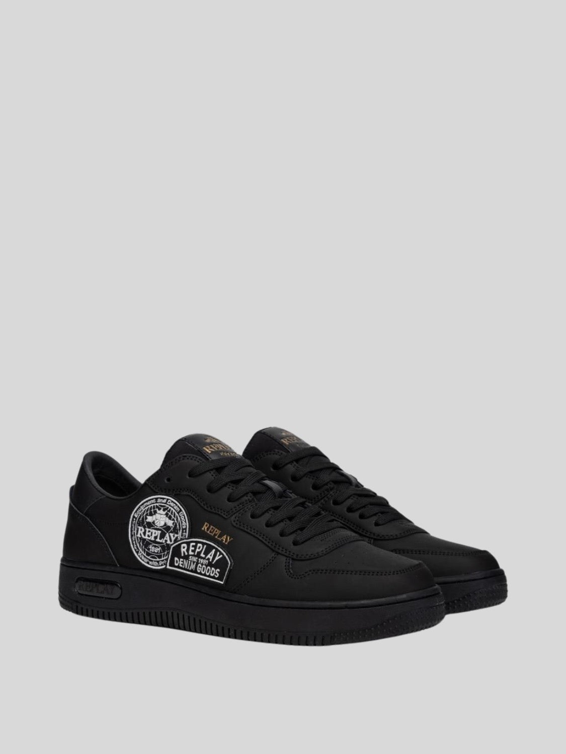EPIC M BADGES BLACK LACE-UP SNEAKERS